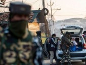 Шесть повстанцев и индийский солдат погибли во время боевых действий в Кашмире Шесть повстанцев и индийский солдат погибли во время боевых действий в Кашмире