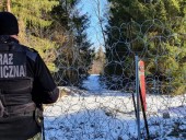 Пытались повредить колючую проволоку: в Польше зафиксировали новые попытки незаконного пересечения границы Пытались повредить колючую проволоку: в Польше зафиксировали новые попытки незаконного пересечения границы