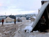 Сжигают старую одежду, пластик и овечий навоз: сотни тысяч ливанцев и сирийцев оказались в ловушке снежной бури Сжигают старую одежду, пластик и овечий навоз: сотни тысяч ливанцев и сирийцев оказались в ловушке снежной бури