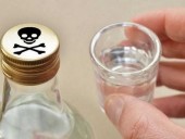 Россия: в Тюмени девять человек умерли от контрафактной водки
