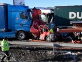 В Чехии произошло столкновение нескольких автомобилей из-за сильного снегопада В Чехии произошло столкновение нескольких автомобилей из-за сильного снегопада
