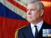 Сын королевы Елизаветы II, обвиненный в изнасиловании, лишен воинских званий и королевского патронажа Сын королевы Елизаветы II, обвиненный в изнасиловании, лишен воинских званий и королевского патронажа