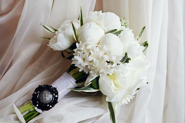 Идеальный букет для особого дня выбирайте на HugeBouquets.com